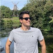 Soy español nativo de Madrid y doy clases de español a extranjeros. Clases de conversación, gramática y cualquier otra preferencia